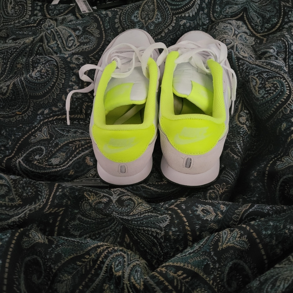 Nike shoes - Picture 3 of 6